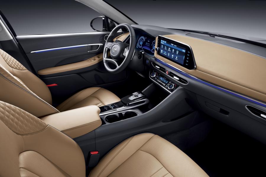 Интерьер Hyundai Sonata 2019 года  (KR) (фото 7 из 42)